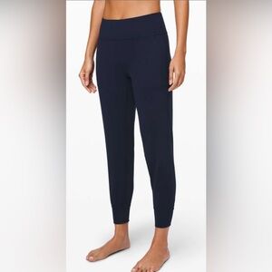 Lululemon Align High-Rise Joggers in a navy blue size 10